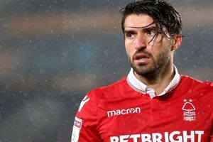 Aris football club signs contract with Karim Ansarifard