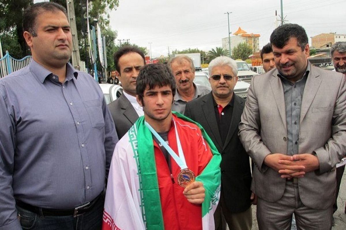 فوت کشتی گیر آملی