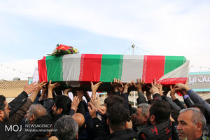 تشییع پیکر میلاد آروی از شهدای سانحه سانچی در شاهین شهر 