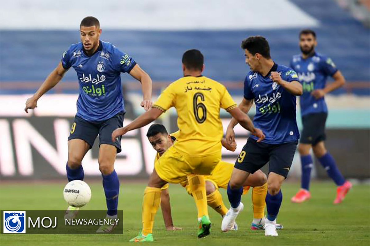 دیدار تیم های فوتبال استقلال و سپاهان