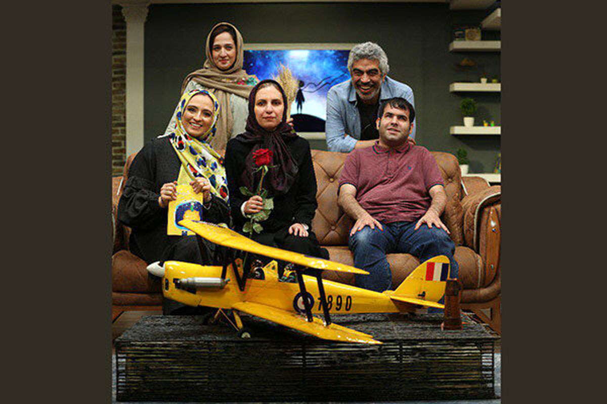 گلاره عباسی در کتاب باز