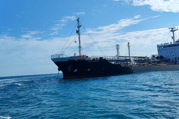 جزئیات توقیف نفتکش خارجی حامل ۴ میلیون لیتر سوخت قاچاق در آب‌های خلیج فارس