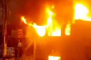 آتش‌سوزی در پست زمینی خیابان زاویه به دلیل شدت بار زیاد مصرف