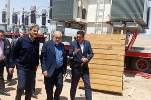 بازدید وزیر نیرو از روند برق‌رسانی به واحدهای صنعتی بازسازی‌شده در شهرک صنعتی شمس‌آباد