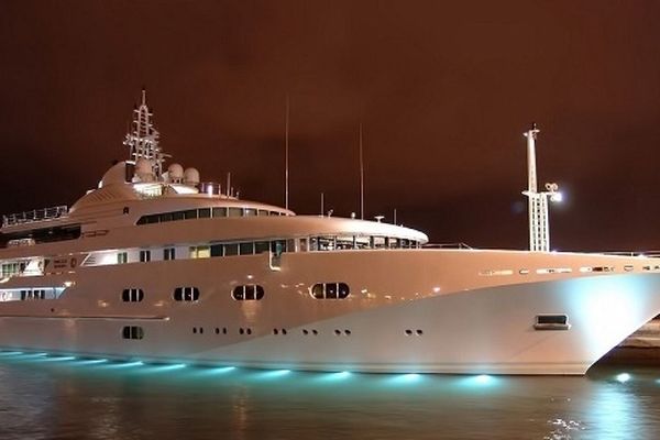 «پیانو لند»، نخستین کشتی تفریحی حلال جهان از مالزی حرکت می‌کند