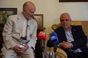 رئیس بنیاد شهید و امور ایثارگران با آزاده سیدمحسن یحیوی دیدار کرد