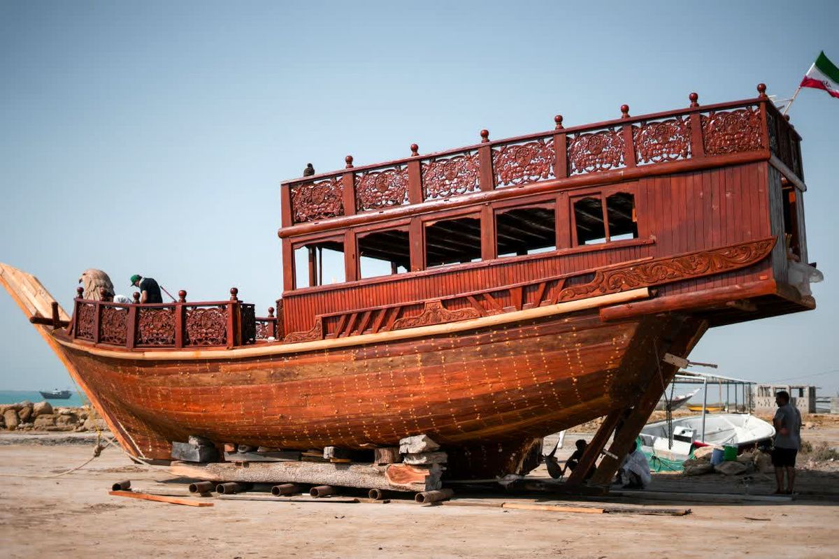 شناور چوبی در قشم 