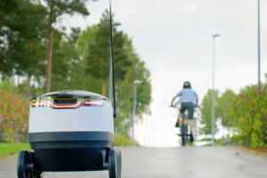 غذا از ربات تحویل بگیرید