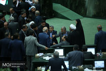 تنش در زمان نطق نماینده پلدختر در مجلس/ چرا وزرای دولت امروز در مجلس حضور نیافتند؟