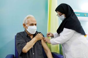 تزریق دوز دوم واکسن به سالمندان بالای ۷۰ سال در بندرعباس آغاز شد
