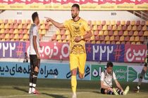 سپاهان با سه گل به صدر رسید/ پدیده در زمین حاضر نشد!