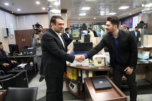 بازدید نجارزاده از برخی شعب انتقال یافته بانک سابق آینده به بانک ملی ایران