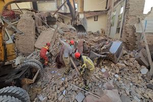 حادثه آوار مرگبار در قیام‌دشت/ تا کنون سه نفر جان باختند+ فیلم و تصاویر