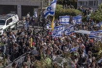 خانواده‌های اسرای صهیونیستی نخست‌وزیر رژیم تروریستی اسرائیل را مورد حمله قرار دادند