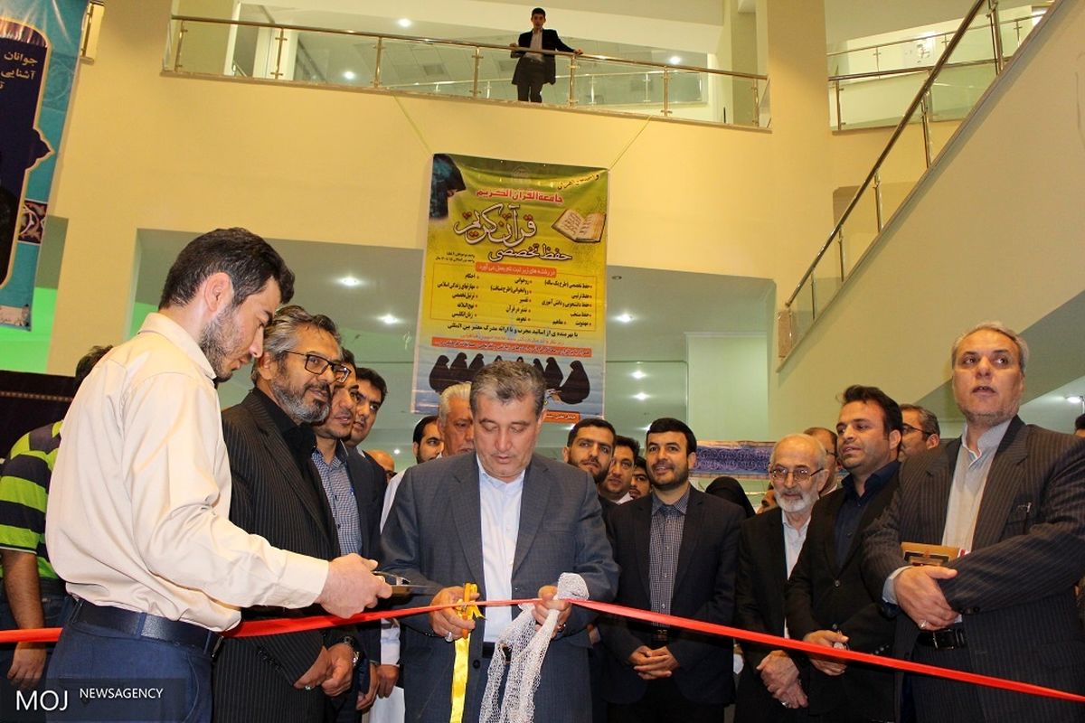 امیر خجسته در افتتاحیه نمایشگاه قرآنی همدان