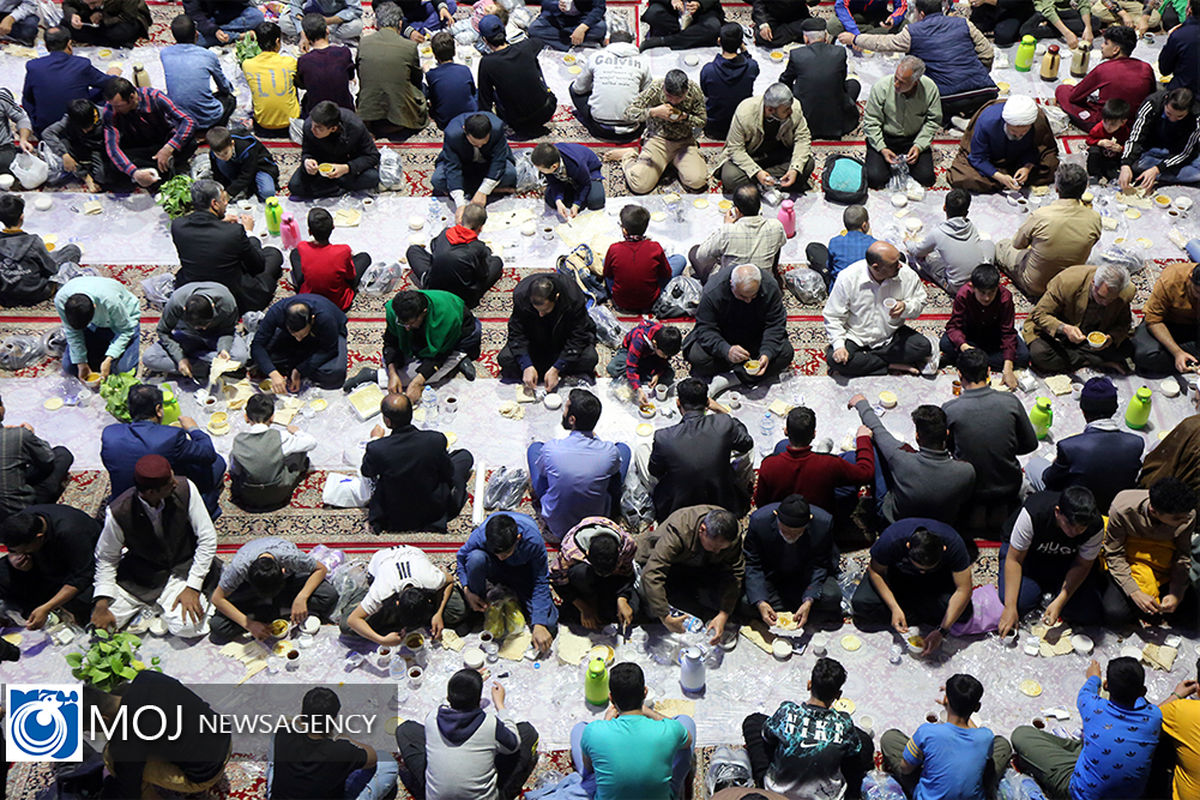 توزیع ۱۴ هزار افطاری در حرم بانوی کرامت