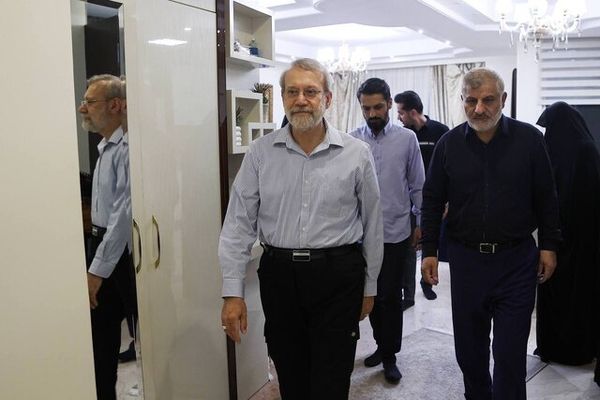 لاریجانی با خانواده شهید سردار مهدی ربانی دیدار کرد