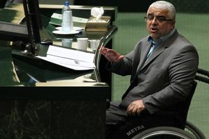 ماجرای یک قهرمان کشتی که آرزو دارد بچه اش به دنیا نیاید!