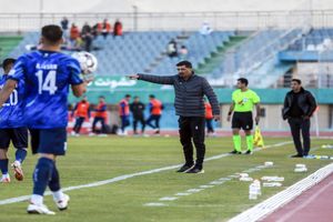 با اینکه به ما کم لطفی می‌شود ولی باز هم به جوانان خدمت‌رسانی می‌کنیم