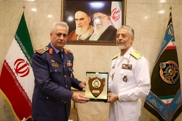 رئیس دانشگاه دفاع ملی عراق در ستاد فرماندهی کل ارتش حضور یافت