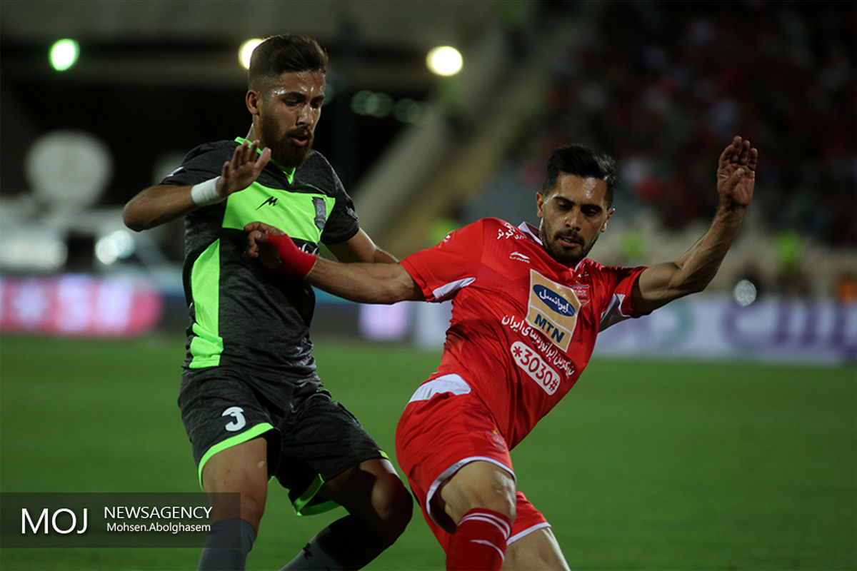 دیدار تیم های فوتبال پرسپولیس و نساجی مازندران