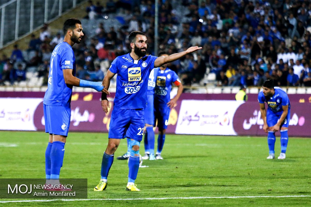 دیدار تیم های فوتبال استقلال تهران و فولاد خوزستان