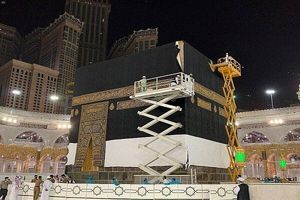 پرده کعبه طبق رسم هر ساله تعویض گردید