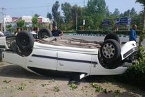 مصدومیت 5 نفر در اثر واژگونی پژو در محور اردستان به بادرود