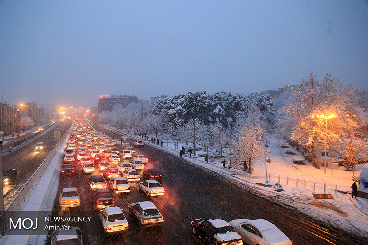 بارش برف تهران را سپیدپوش کرد