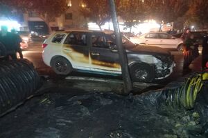 آتش‌سوزی دپوی لوله‌های پلی‌اتیلن در یادگار/ ۴ خودرو و سه منزل آسیب دید