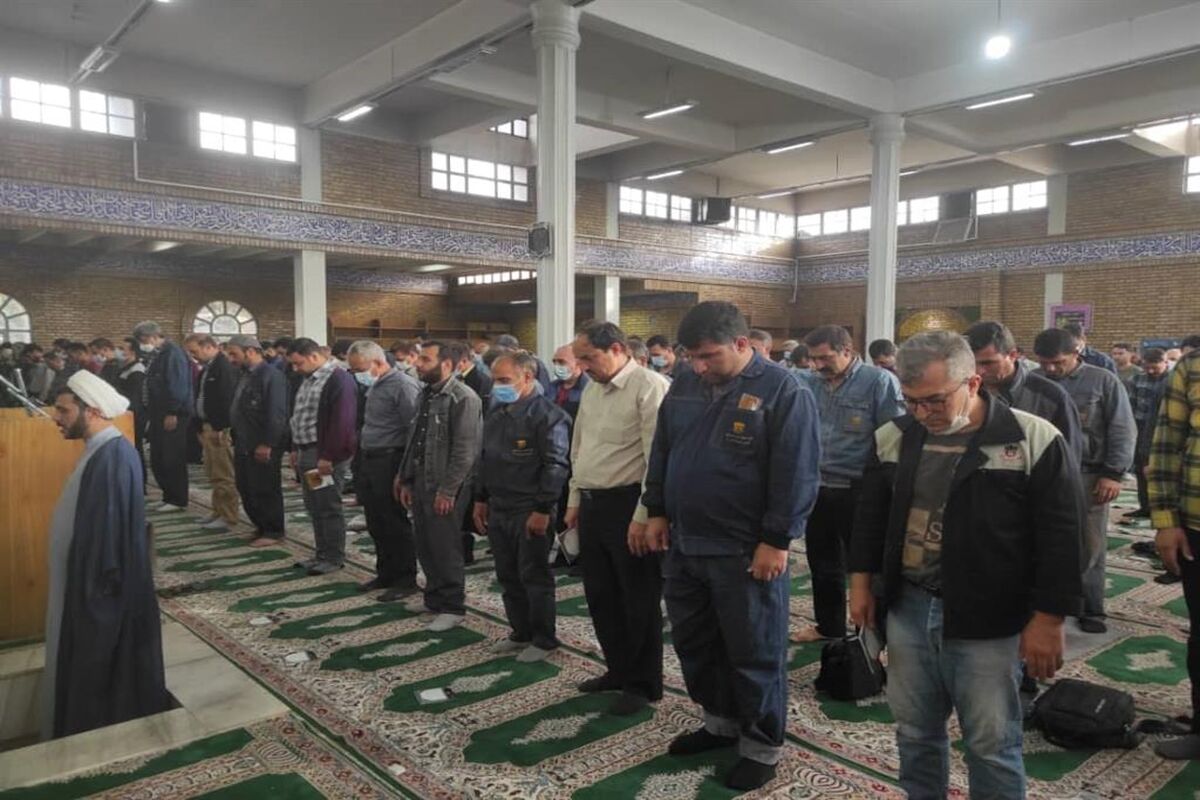نماز عید سعید فطر در ذوب آهن اصفهان