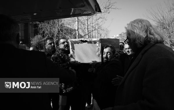 مراسم تشییع پیکر عنایت بخشی