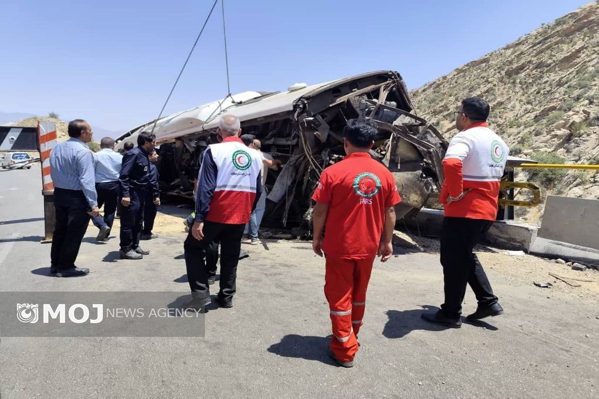 حادثه واژگونی مرگبار در استان فارس