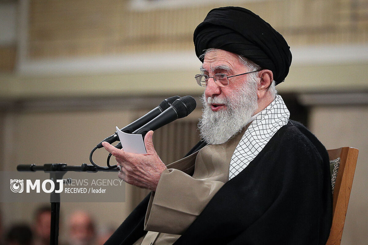 دیدار جمعی از دانشجویان با مقام معظم رهبری