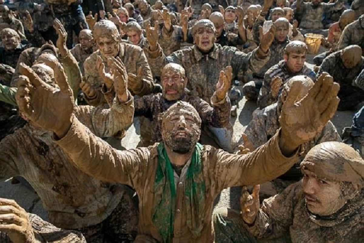 اجرای آئین گل مالی در اجلاس پیرغلامان