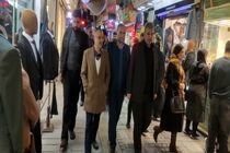  بازدید شبانه رئیس شورای اسلامی از اجرای پروژه کف‌پوش بازار رشت+تصاویر