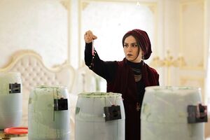تینا پاکروان به فیلم سینمایی بی‌وزنی پیوست