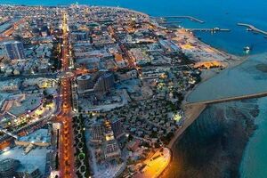 خانه از پای‌بست ویران است