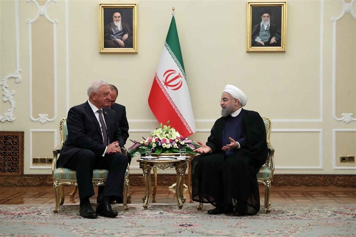 روحانی و رئیس مجلس بلاروی