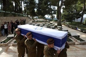 یک نظامی صهیونیست کشته و دو تن دیگر زخمی شدند