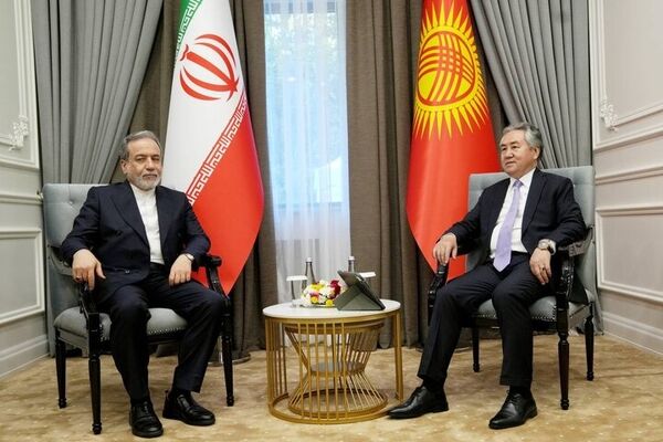 عراقچی و وزیر خارجه قرقیزستان درباره همکاری‌های دوجانبه رایزنی کردند