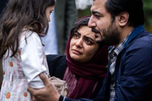 فیلمبرداری فیلم سینمایی‌«ماه پنهان» با بازی فرزاد حسنی و لیندا کیانی شروع شد