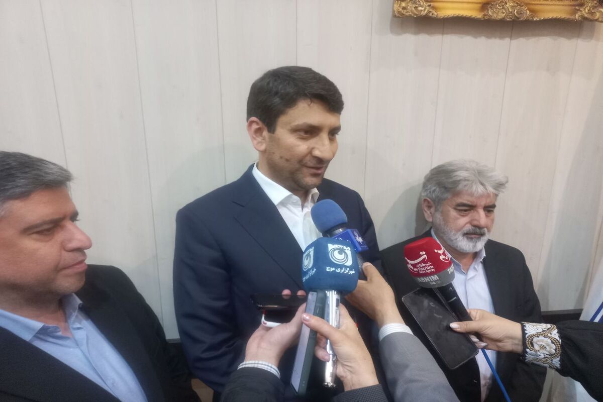 گفتگوی وزیر ارتباطات با خبرنگاران