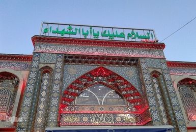 درهای حرم مطهر حضرت اباعبدالله الحسین با ورد پیکر رهبر شهید بسته شد
