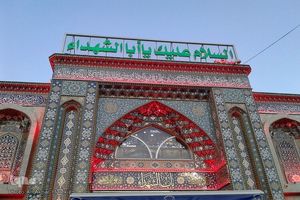 درهای حرم مطهر حضرت اباعبدالله الحسین با ورد پیکر رهبر شهید بسته شد