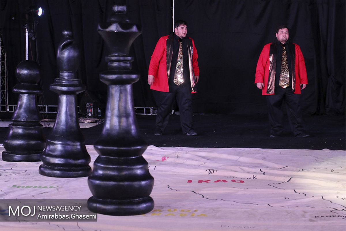 دومین روز اجراهای خیابانی سی و هفتمین جشنواره تئاتر فجر