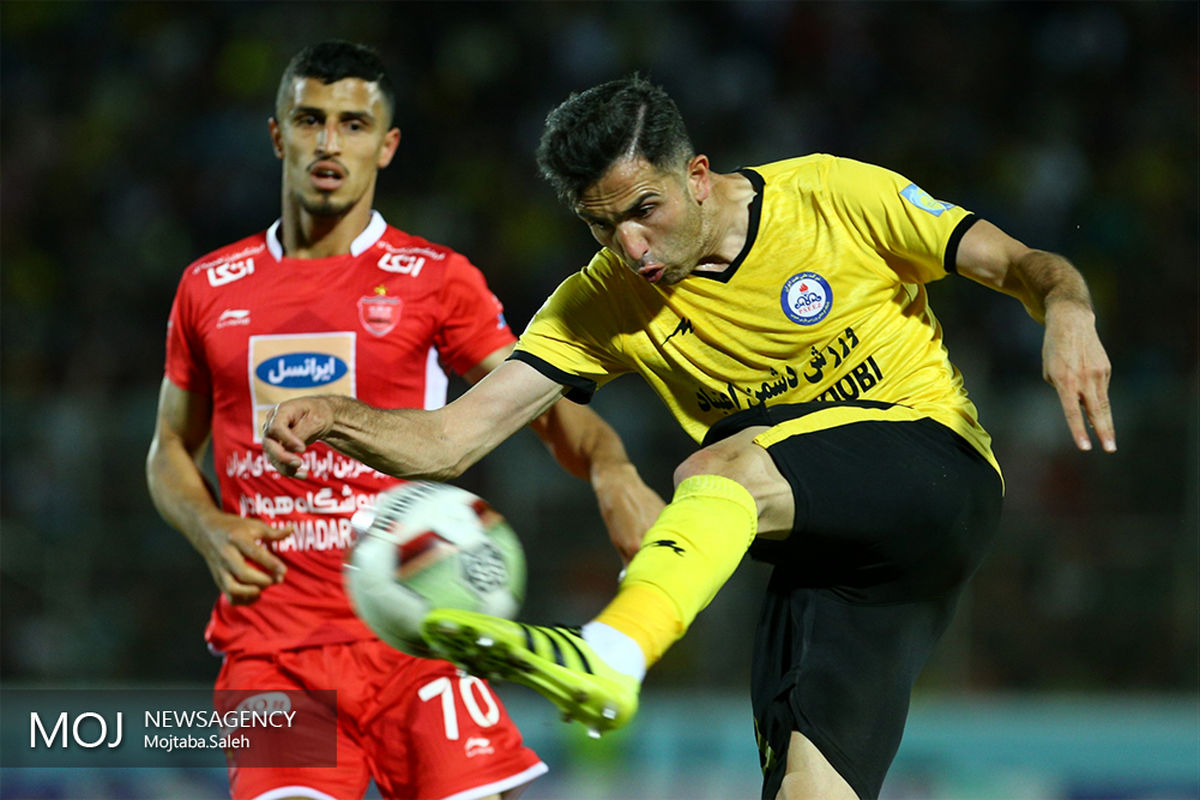 دیدار تیم های فوتبال پارس جنوبی جم و پرسپولیس