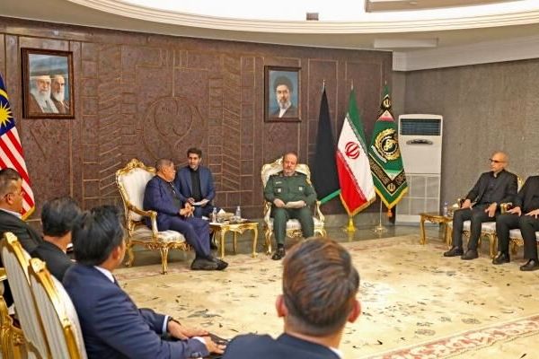 ایران آماده گسترش همکاری‌های دفاعی، فناورانه و امنیت غذایی با مالزی است