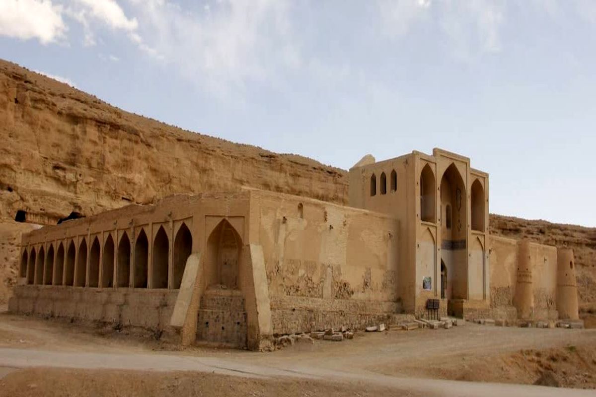 کاروانسرای ایزدخواست 