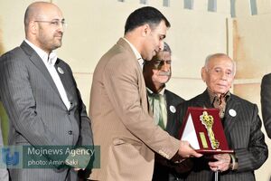 کلید شهر خرم‌آباد به محمدصادق داریی‌زاده اهدا شد